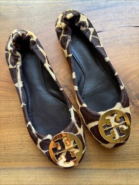 TORY BURCH Reva Calf Hair Flats in Giraffe Print - Size 9